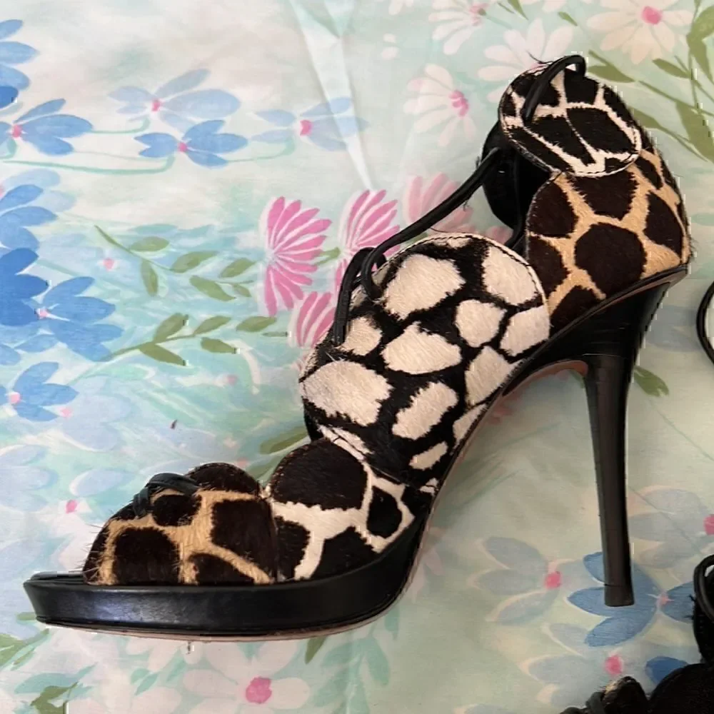 10 Crosby Derek Lam Animal Print Hair On Lace Up Heels 6 - Picture 3 of 13